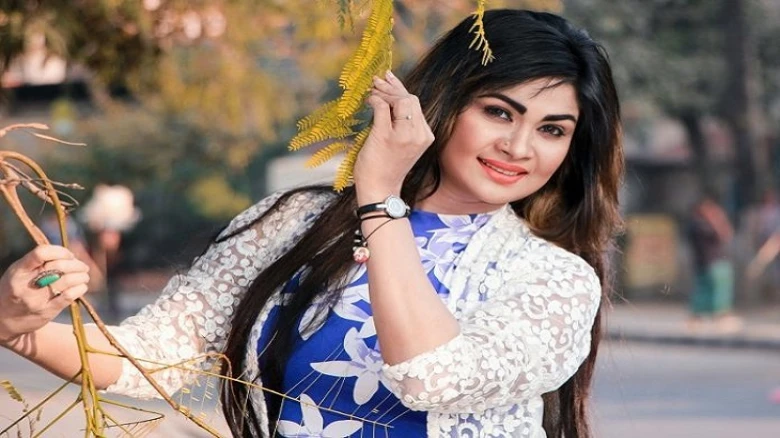 নায়িকা হতে বাড়ি থেকে পালিয়ে ঢাকায়, প্রথম ছবিতেই বাজিমাত শিমলার